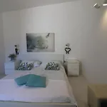 Patrizia Mediterranean Charm & Deluxe Comfort In Sleeps 6 Wifi & Ac *