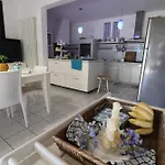 Patrizia Mediterranean Charm & Deluxe Comfort In Sleeps 6 Wifi & Ac *
