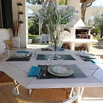 Patrizia Mediterranean Charm & Deluxe Comfort In Sleeps 6 Wifi & Ac Villa