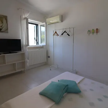Patrizia Mediterranean Charm & Deluxe Comfort In Sleeps 6 Wifi & Ac