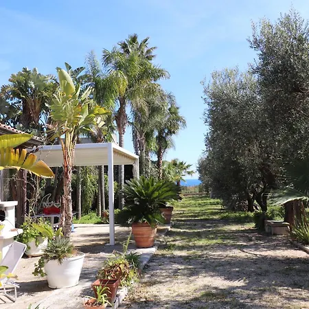 Patrizia Mediterranean Charm & Deluxe Comfort In Sleeps 6 Wifi & Ac *