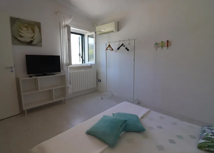 Patrizia Mediterranean Charm & Deluxe Comfort In Sleeps 6 Wifi & Ac