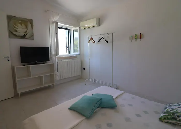 Patrizia Mediterranean Charm & Deluxe Comfort In Sleeps 6 Wifi & Ac וילה