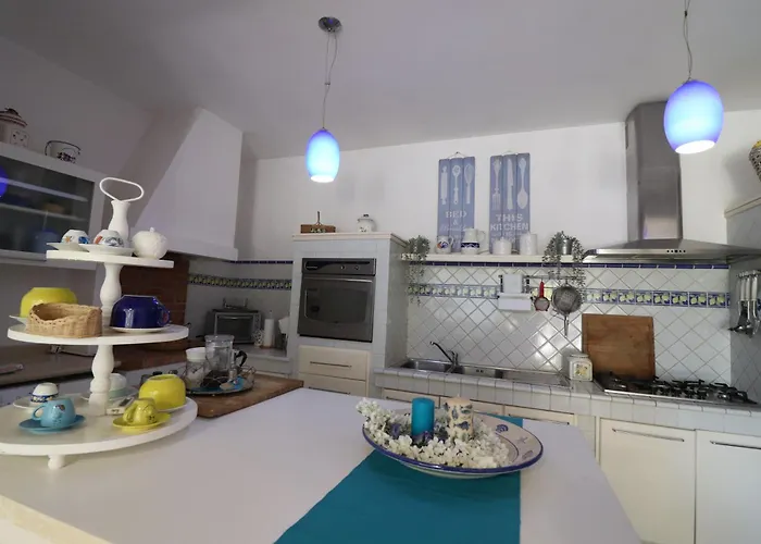 Patrizia Mediterranean Charm & Deluxe Comfort In Sleeps 6 Wifi & Ac