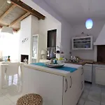 Patrizia Mediterranean Charm & Deluxe Comfort In Sleeps 6 Wifi & Ac Villa