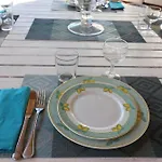 Patrizia Mediterranean Charm & Deluxe Comfort In Sleeps 6 Wifi & Ac *