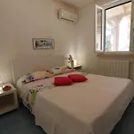 Patrizia Mediterranean Charm & Deluxe Comfort In Sleeps 6 Wifi & Ac