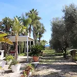 Patrizia Mediterranean Charm & Deluxe Comfort In Sleeps 6 Wifi & Ac *