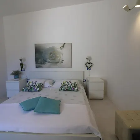 Patrizia Mediterranean Charm & Deluxe Comfort In Sleeps 6 Wifi & Ac *