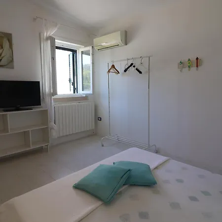 Patrizia Mediterranean Charm & Deluxe Comfort In Sleeps 6 Wifi & Ac Villa