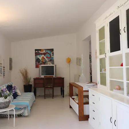 Patrizia Mediterranean Charm & Deluxe Comfort In Sleeps 6 Wifi & Ac