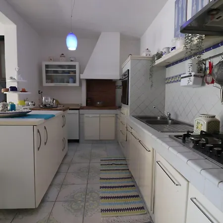 Patrizia Mediterranean Charm & Deluxe Comfort In Sleeps 6 Wifi & Ac