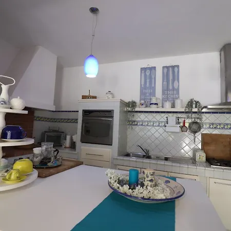 Patrizia Mediterranean Charm & Deluxe Comfort In Sleeps 6 Wifi & Ac