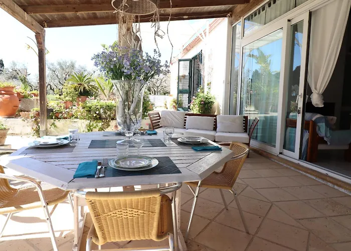 Patrizia Mediterranean Charm & Deluxe Comfort In Sleeps 6 Wifi & Ac *