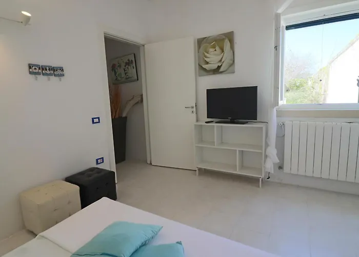 Villa Patrizia Mediterranean Charm & Deluxe Comfort In Sleeps 6 Wifi & Ac *