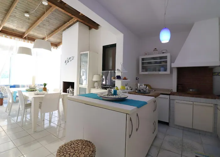 Patrizia Mediterranean Charm & Deluxe Comfort In Sleeps 6 Wifi & Ac Villa