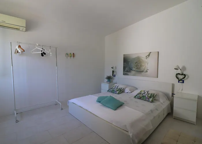 Patrizia Mediterranean Charm & Deluxe Comfort In Sleeps 6 Wifi & Ac Villa