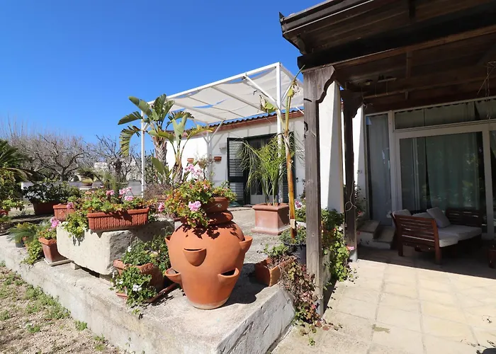 Patrizia Mediterranean Charm & Deluxe Comfort In Sleeps 6 Wifi & Ac