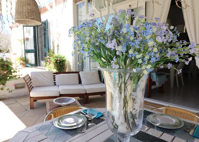 Patrizia Mediterranean Charm & Deluxe Comfort In Sleeps 6 Wifi & Ac Villa