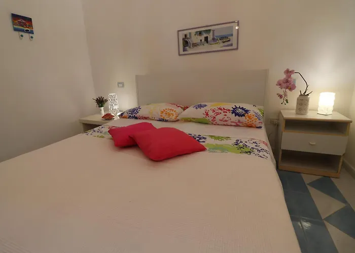 Patrizia Mediterranean Charm & Deluxe Comfort In Sleeps 6 Wifi & Ac Villa *