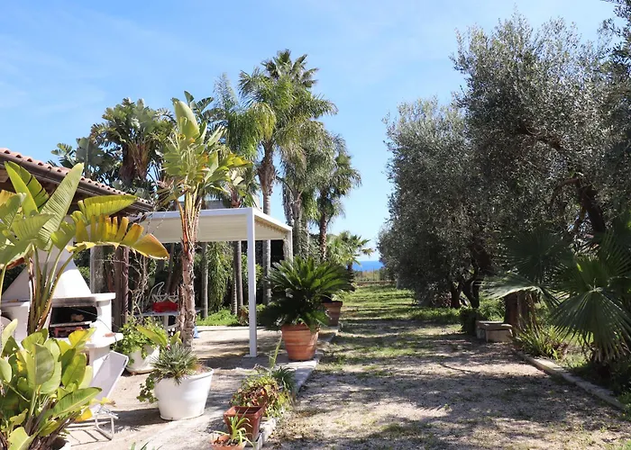 Patrizia Mediterranean Charm & Deluxe Comfort In Sleeps 6 Wifi & Ac *